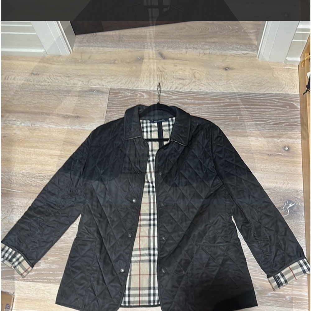 Burberry casual day coat. 💯 Authentic. Made in London.